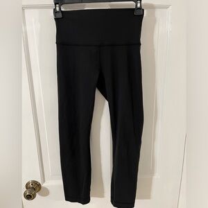Size 4 Lululemon 23” inseam Wonder Under leggings. VGUC